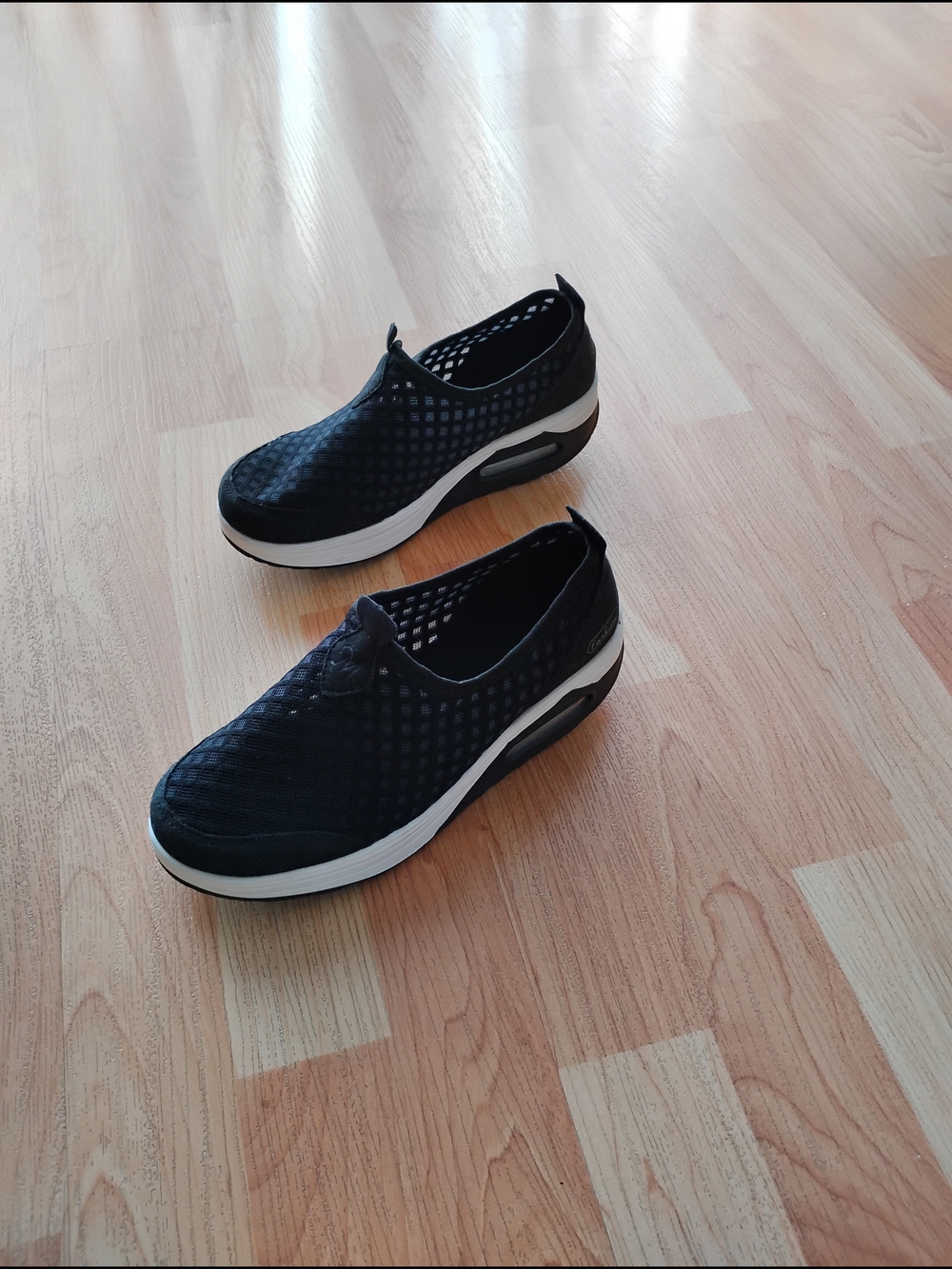 Women's Slip-On Athletic Shoes - Black